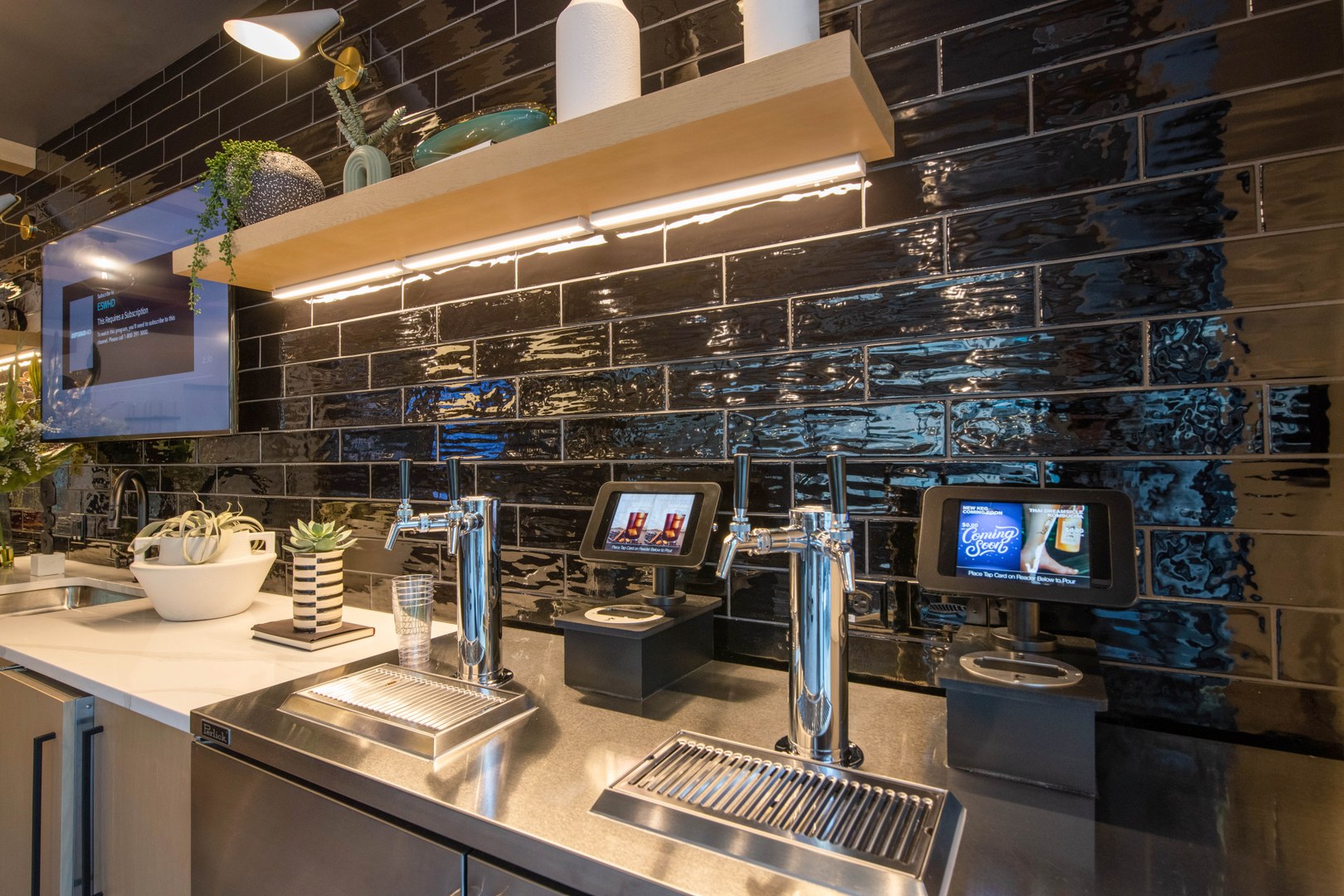 https://www.ardenapartments.com/wp-content/uploads/2025/03/Arden_Amenities_Lounge_Envida_1_compressed.jpg